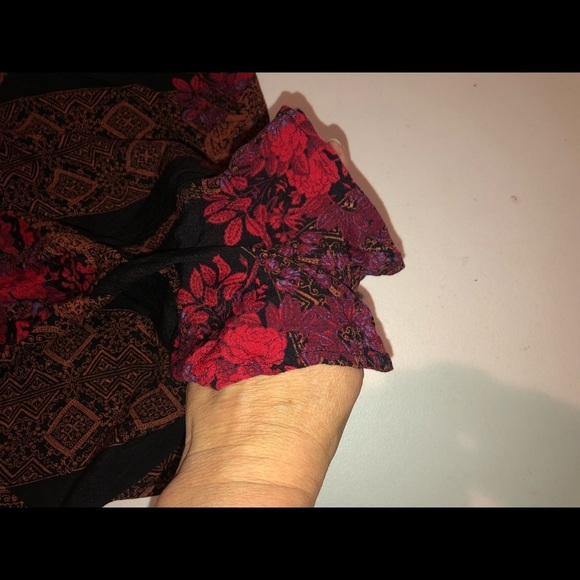 Kendall & Kylie small red & black floral cold shoulder romper ties at shoulder - Picture 8 of 11